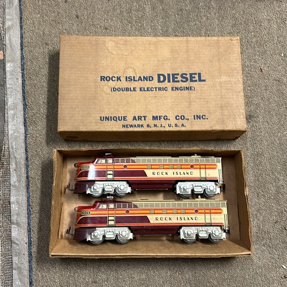 Vintage Unique Art Mfg Co. Rock Island Diesel A-B Locomotive Set in original box - Picture 2 of 6